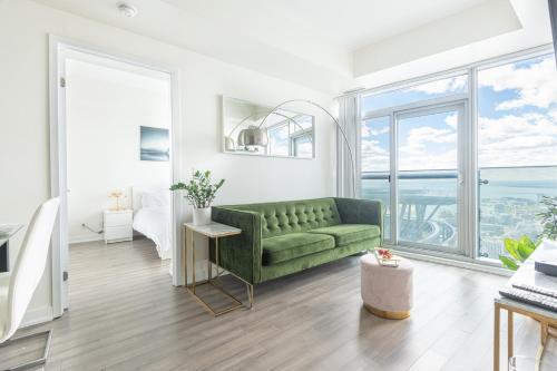 Beautiful Luxurious Modern Condo With Breathtaking Views - Tap to explore photos