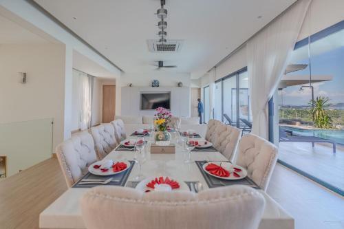 The Salin Seaview Villas - Tap to explore photos