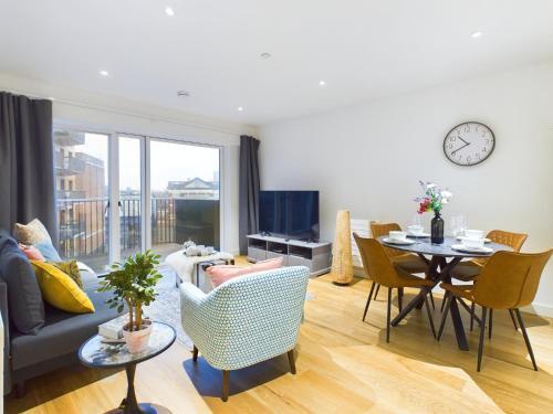 Wild Roses Serviced Apartments - Canning Town - Tap to explore photos