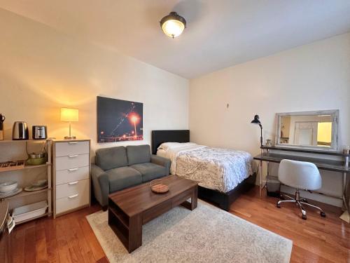 Urban Luxury Hudson River Suite - Tap to explore photos
