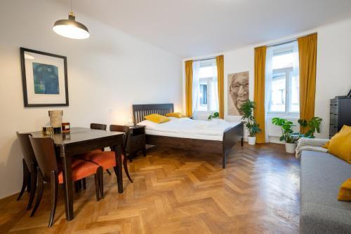White Wolf House Hostel & Apartments Room Type - Deluxe Apartment