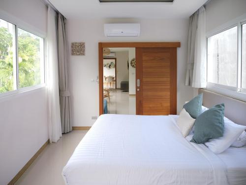 Karon beach apartment & sea view pool