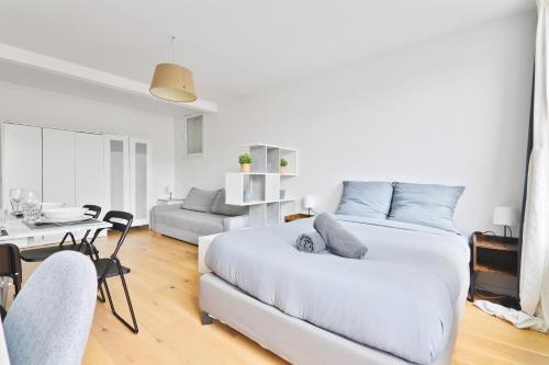 Studio - Appartement Quartier Champs-Élysées 5 Free Netflix - Tap to explore photos