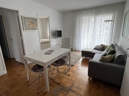 Paris charm suite authentique, quartier latin, 4/6 pers - Tap to explore photos