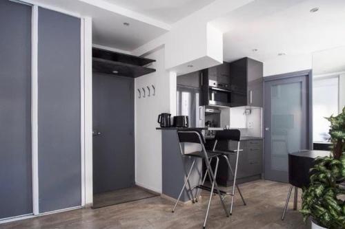 Wonderful Studio in Heart of Paris - Tap to explore photos