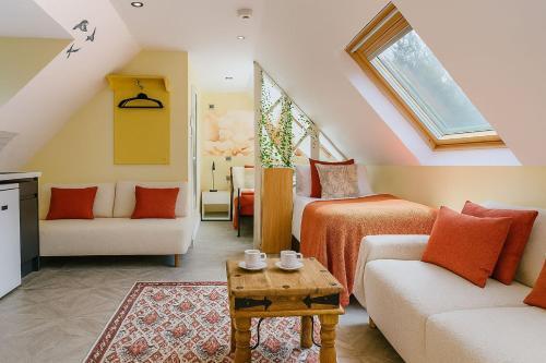 Forest Studio Apt free gated Parking on 2 acres Garden - Tap to explore photos