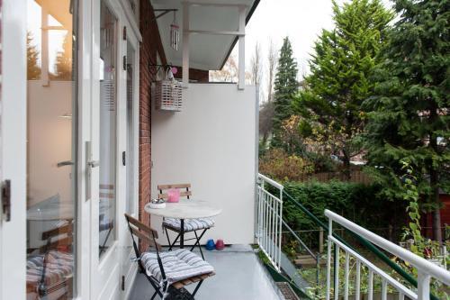 B&B West City Amsterdam - Tap to explore photos
