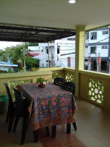 Mai Chenang Guesthouse - Tap to explore photos