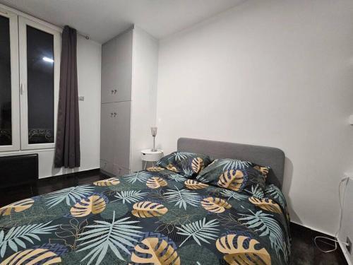 Appartement Proche Metro Paris - Tap to explore photos