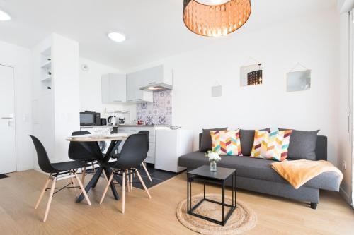 City Chic Apartment between Paris & Disneyland - Tap to explore photos