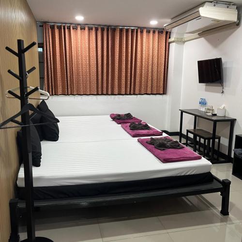 DonMueang station hotel Room Type - Triple Room