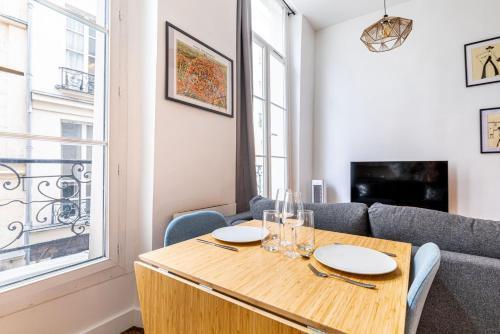 GuestReady - Warm Getaway in Le Marais - Tap to explore photos