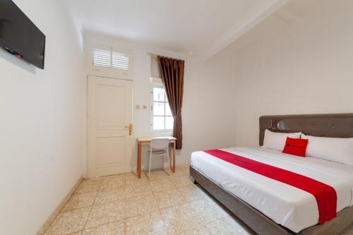 RedDoorz @ Kemang Dalam Room Type - Suite