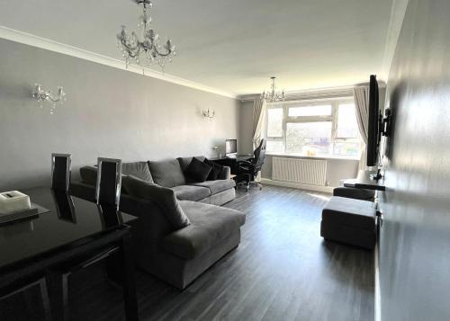 Modern Stylish Two Bedroom Apartment - Tap to explore photos