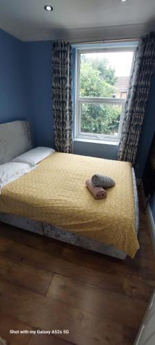 Nice 3 Bedroom House - Walthamstow - Tap to explore photos