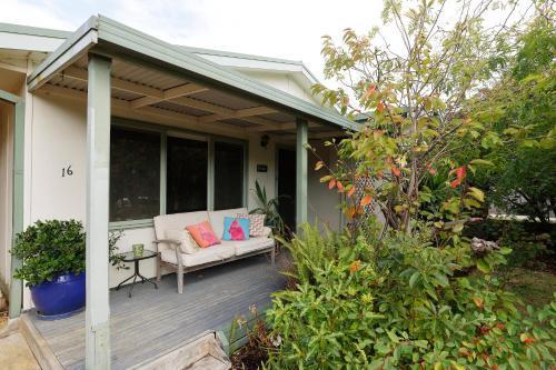 Mcrae retro beach house ! - Tap to explore photos