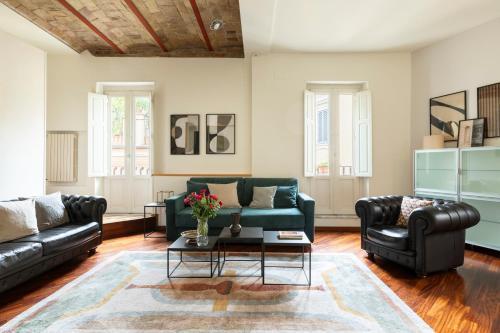 Trevi Charming Penthouse - Tap to explore photos
