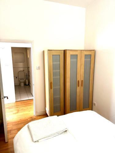 Wonderful Shoreditch apartment - Tap to explore photos