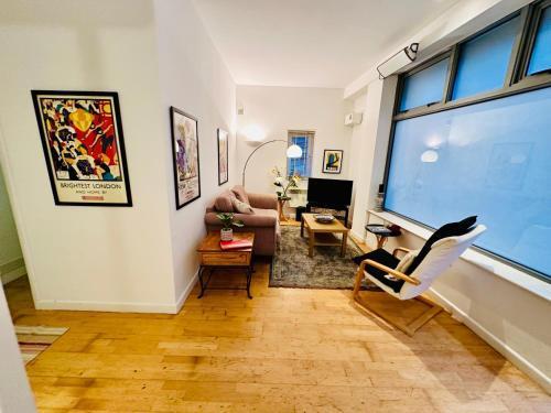 Wonderful Shoreditch apartment - Tap to explore photos