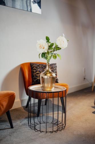 Yourbnb Suites Kerkstraat - Tap to explore photos