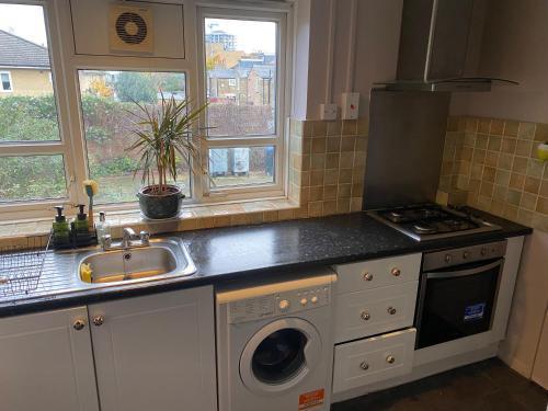 Beautiful Entire Flat in Peckham - Tap to explore photos