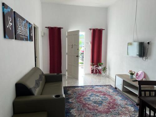 Safiyya Homestay - Tap to explore photos