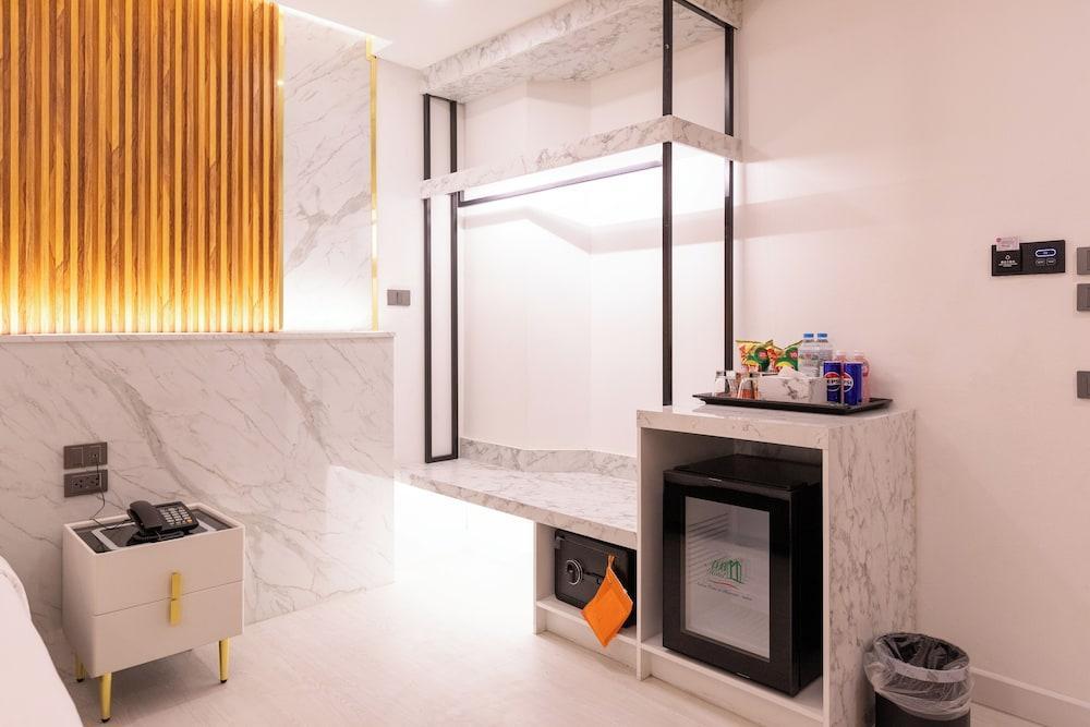 Airbus Hotel At Phawana Station Room Type - Standard Double With Bathtub