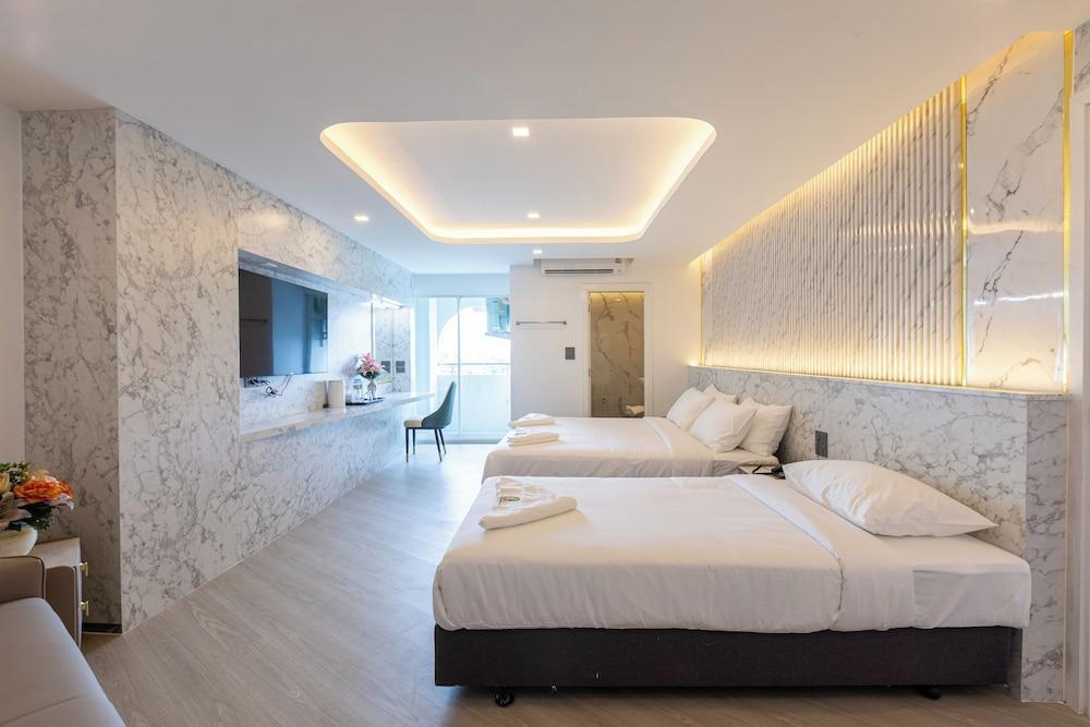 Airbus Hotel At Phawana Station Room Type - Triple 1 Room