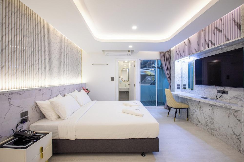 Airbus Hotel At Phawana Station Room Type - Superior King With Bathtub