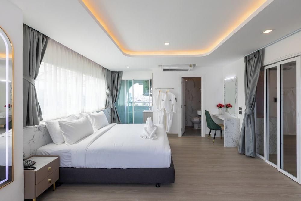 Airbus Hotel At Phawana Station Room Type - Queen And King Bed Room