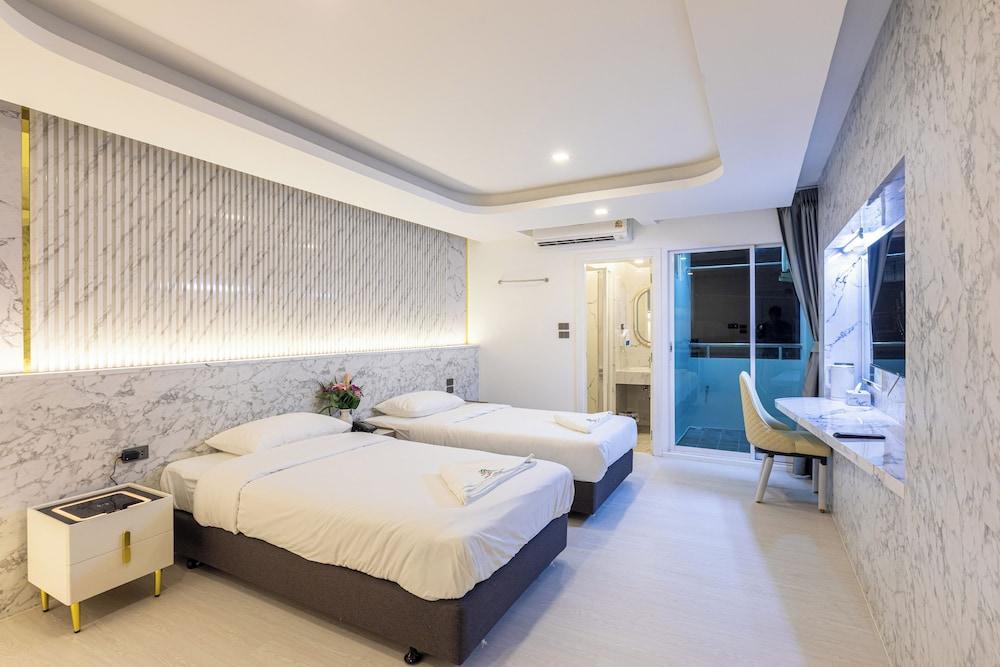 Airbus Hotel At Phawana Station Room Type - Superior Twin