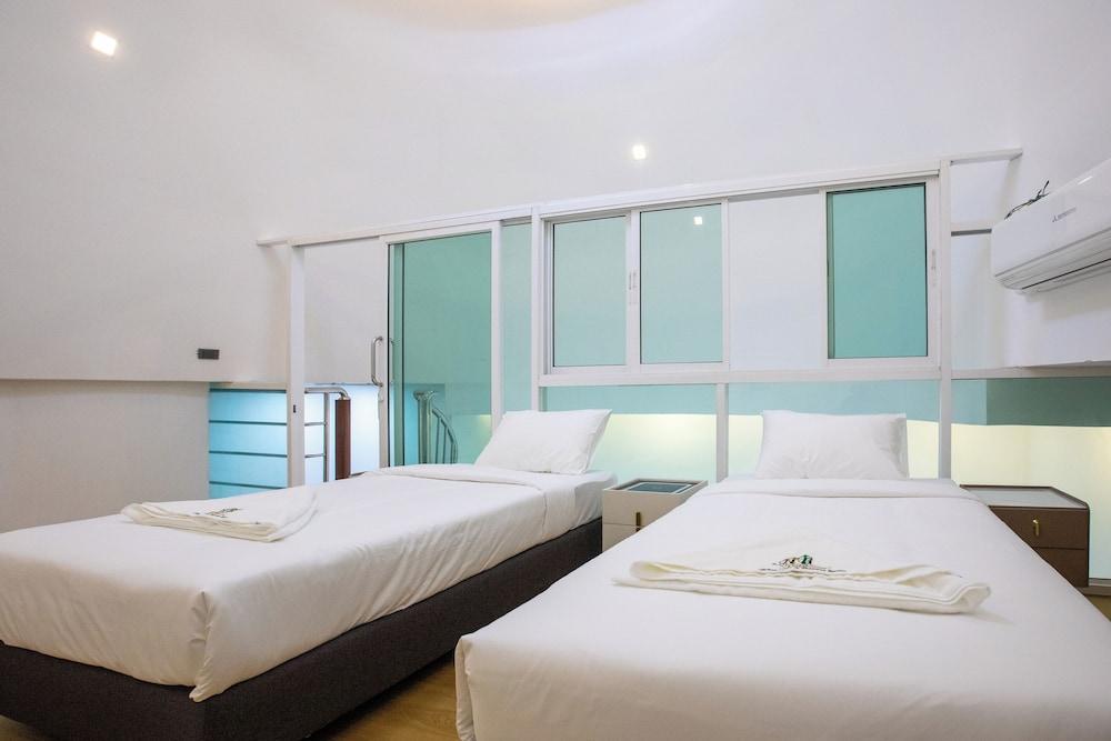 Airbus Hotel At Phawana Station Room Type - Family Suite 2 Room