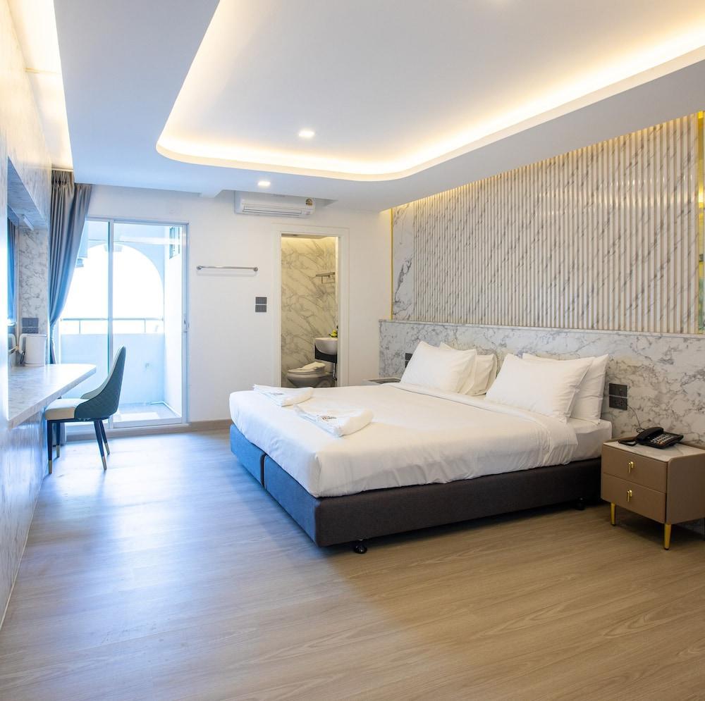 Airbus Hotel At Phawana Station Room Type - Twin Suite + Superior King Room