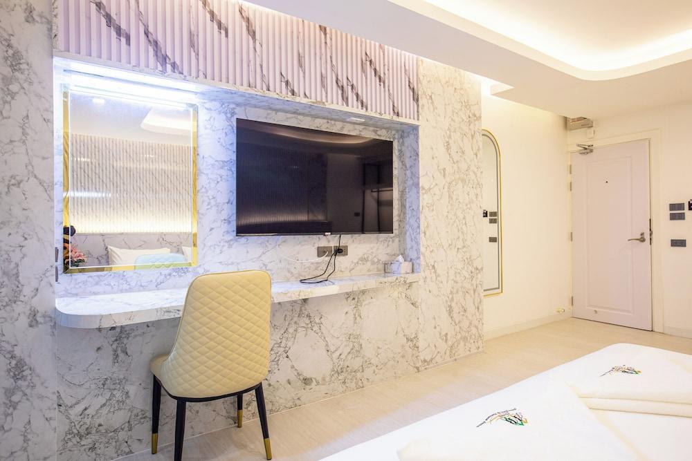 Airbus Hotel At Phawana Station Room Type - Superior King Room + Superior King Room