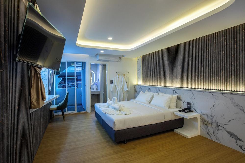 Airbus Hotel At Phawana Station Room Type - King Suite