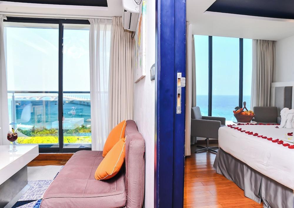 Beehive Premier Room Type - Deluxe Suite, 1 Double Bed, Ocean View