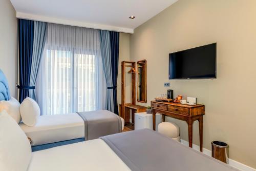 Nenessa Airport Hotel Room Type - Family Room with Balcony Nenessa Airport Hotel Room Type - Family Room with Balcony