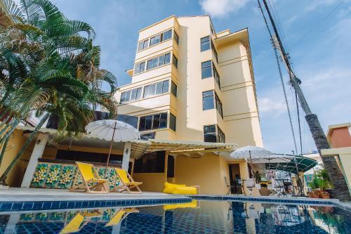 Bauman-Ville Hotel Patong - Tap to explore photos