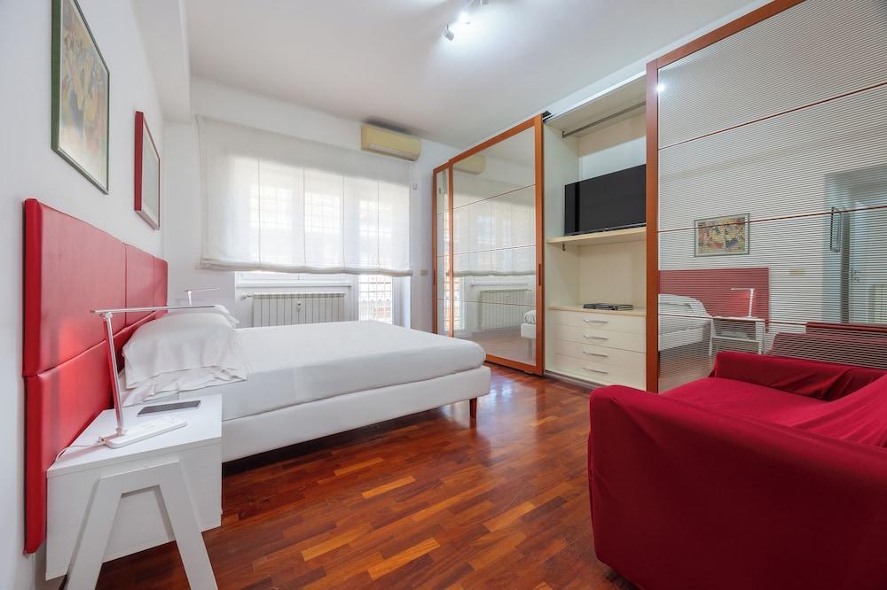 Vaticano84 Gemelli Room Type - Deluxe Triple Room, Balcony, City View