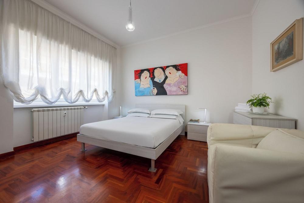 Vaticano84 Gemelli Room Type - Deluxe Triple Room, City View