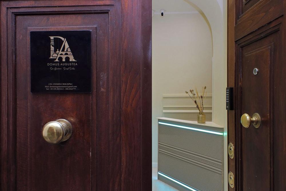 Domus Augustea San Giovanni Sunset Suites