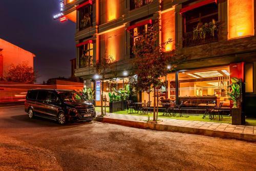 Elysian Airport Hotel & Restaurant - Tap to explore photos