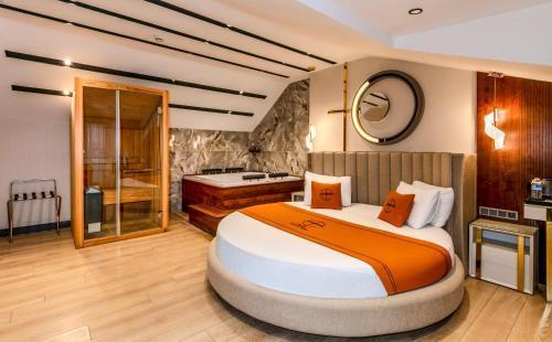 Elysian Airport Hotel & Restaurant Room Type - King Suite