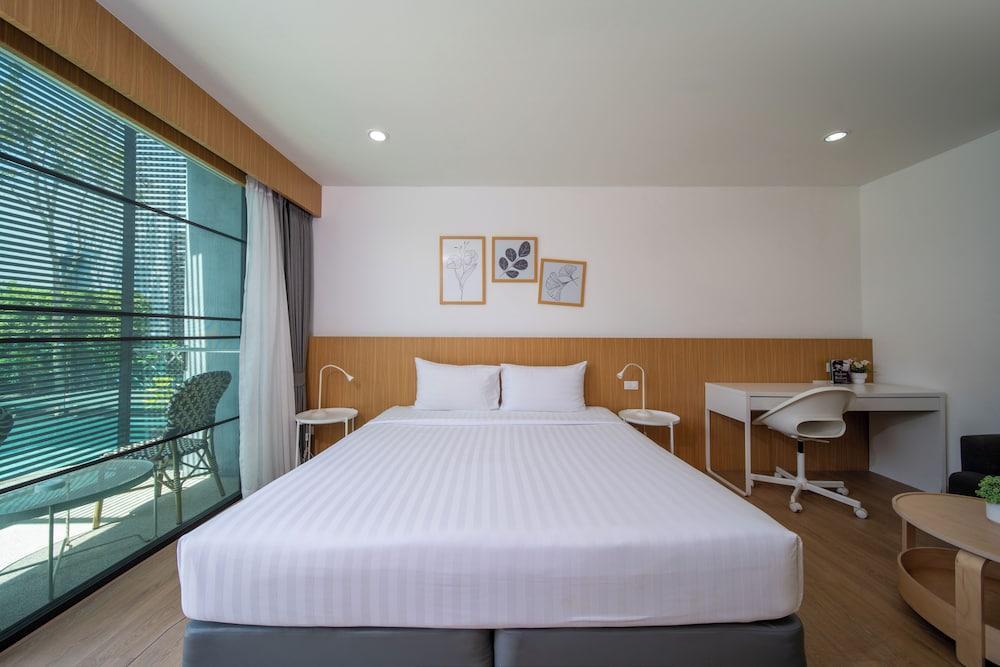 Xen Pool Access Room Type - Deluxe Pool Access
