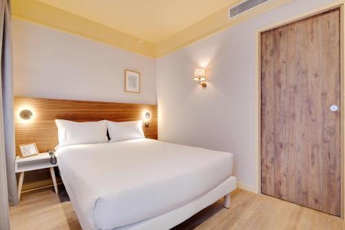 Hôtel Cocoon - Tap to explore photos