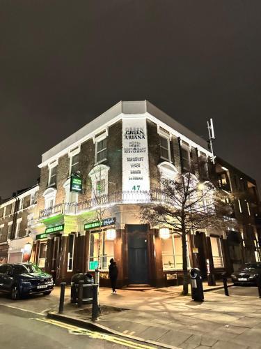 Green Ariana Hotel - near Wembley and central London - Tap to explore photos