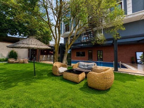 Green Roof Hotel