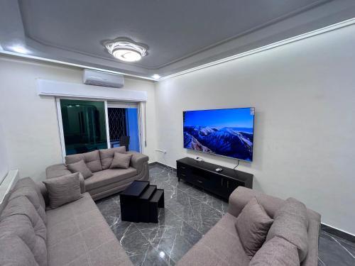 Skyline Serenity modern apartment 2 - Tap to explore photos