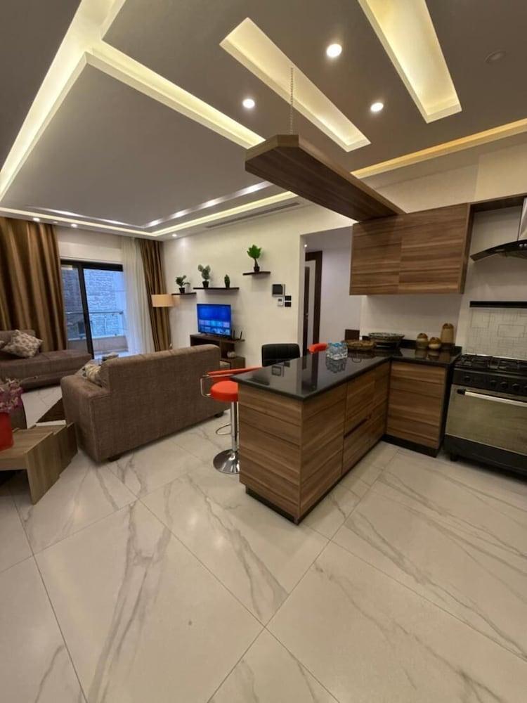 Charming 3 Bedroom Apartment in Amman Room Type - Apartment, 2 Bedrooms, Smoking, Balcony Charming 3 Bedroom Apartment in Amman Room Type - Apartment, 2 Bedrooms, Smoking, Balcony