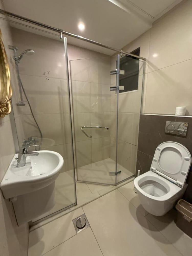 Charming 3 Bedroom Apartment in Amman - Tap to explore photos